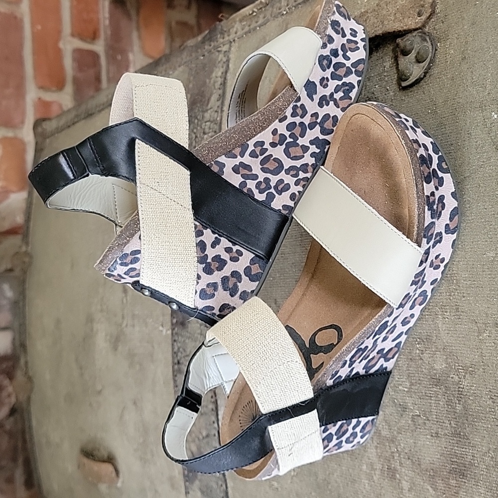 OBT leopard print wedges